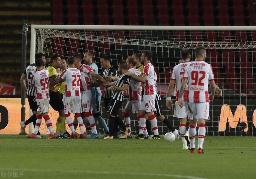  巴黎FC门将超神发挥，多次世界级扑救保住球队不败金身