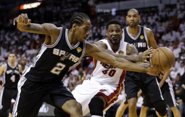  马刺,文班亚马盖帽三双刷新新秀纪录,波波维奇再造王朝基石  